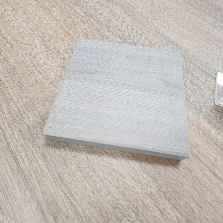 2 color options for the Ryker desk - aged oak is a soft brown with variegated wood grain. The other is dove oak, a gray wood grain.
